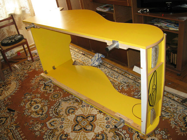 Machine à coucher pour enfants pour le garçon avec ses propres mains
