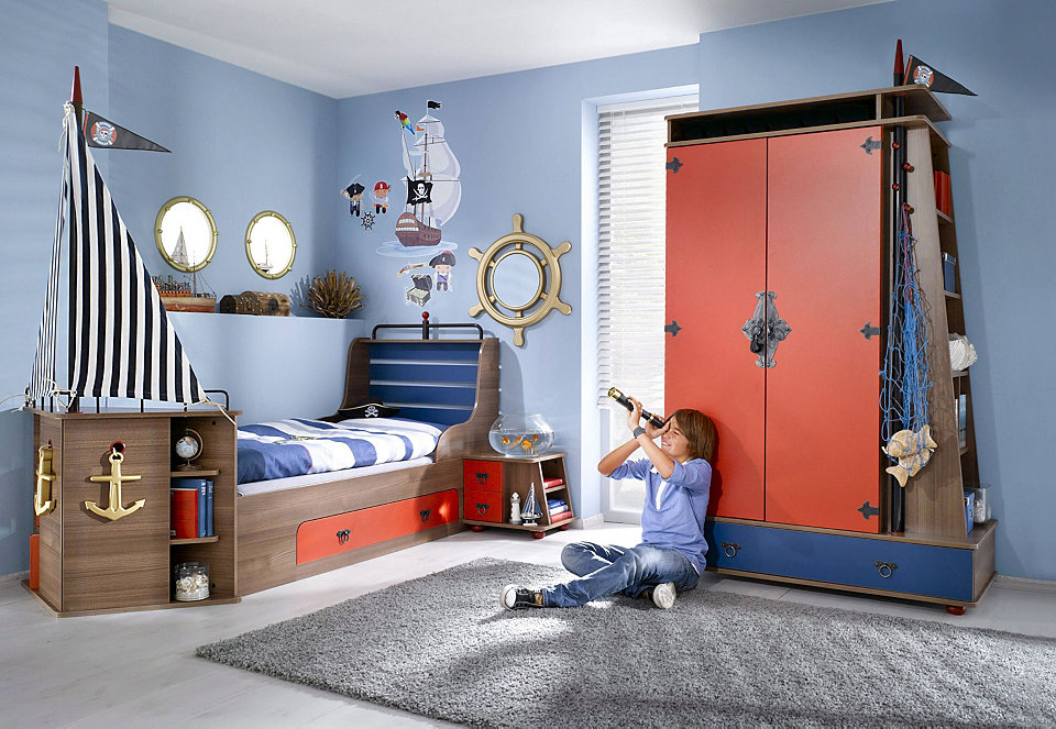 Foto del interior de una habitación infantil en estilo marinero para un niño