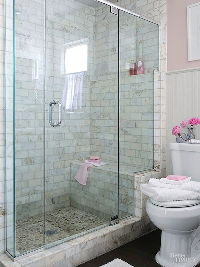 Douche fonctionnelle pour une petite salle de bain