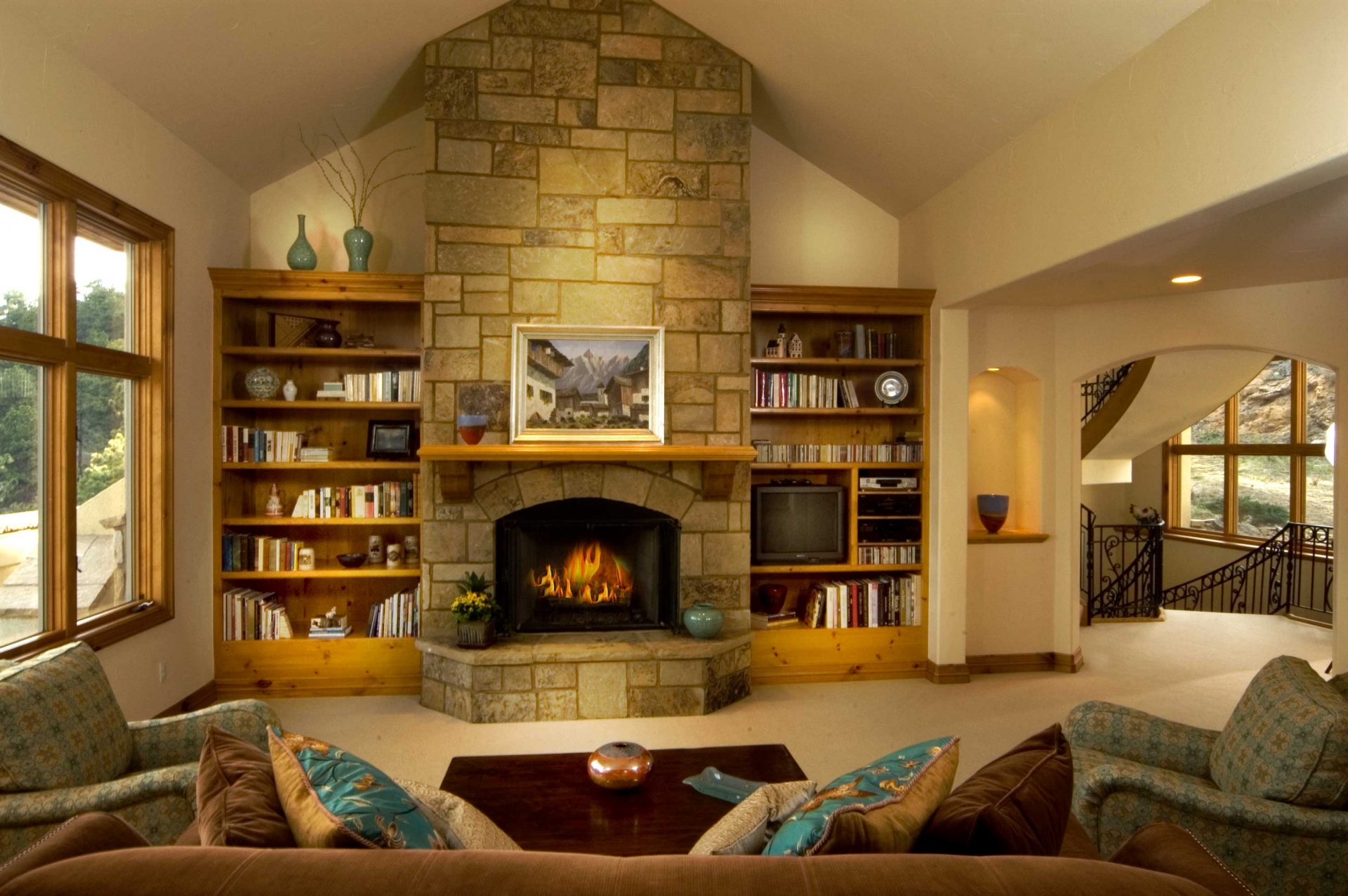 La idea de una chimenea en el salón de una casa de campo.