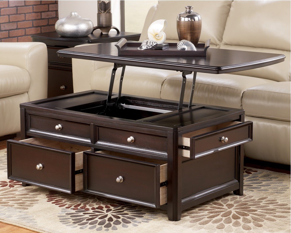 Mesa transformadora para una pequeña sala de estar.