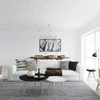 sofá brillante en el diseño del apartamento photo