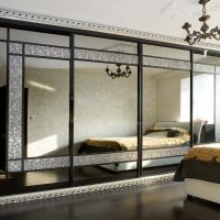 petite image de garde-robe de style chambre