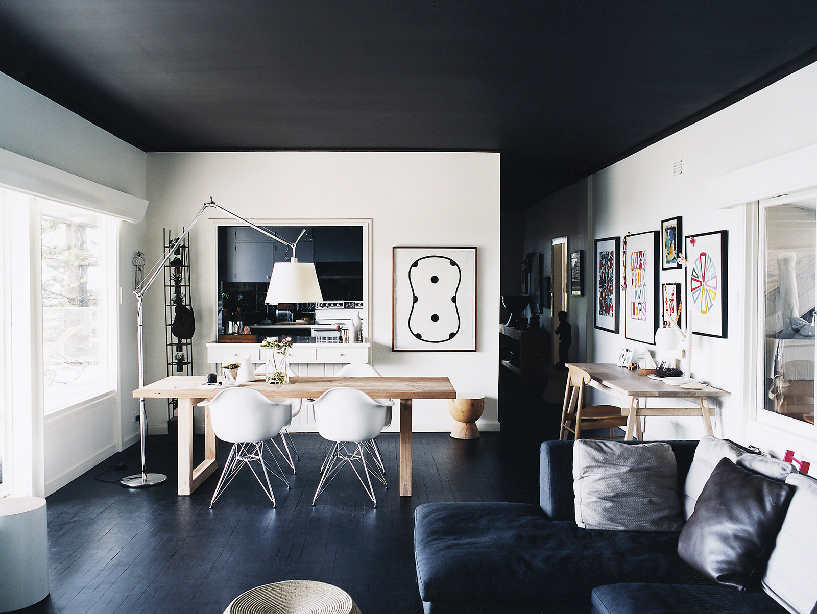 plafond noir en décor à la maison