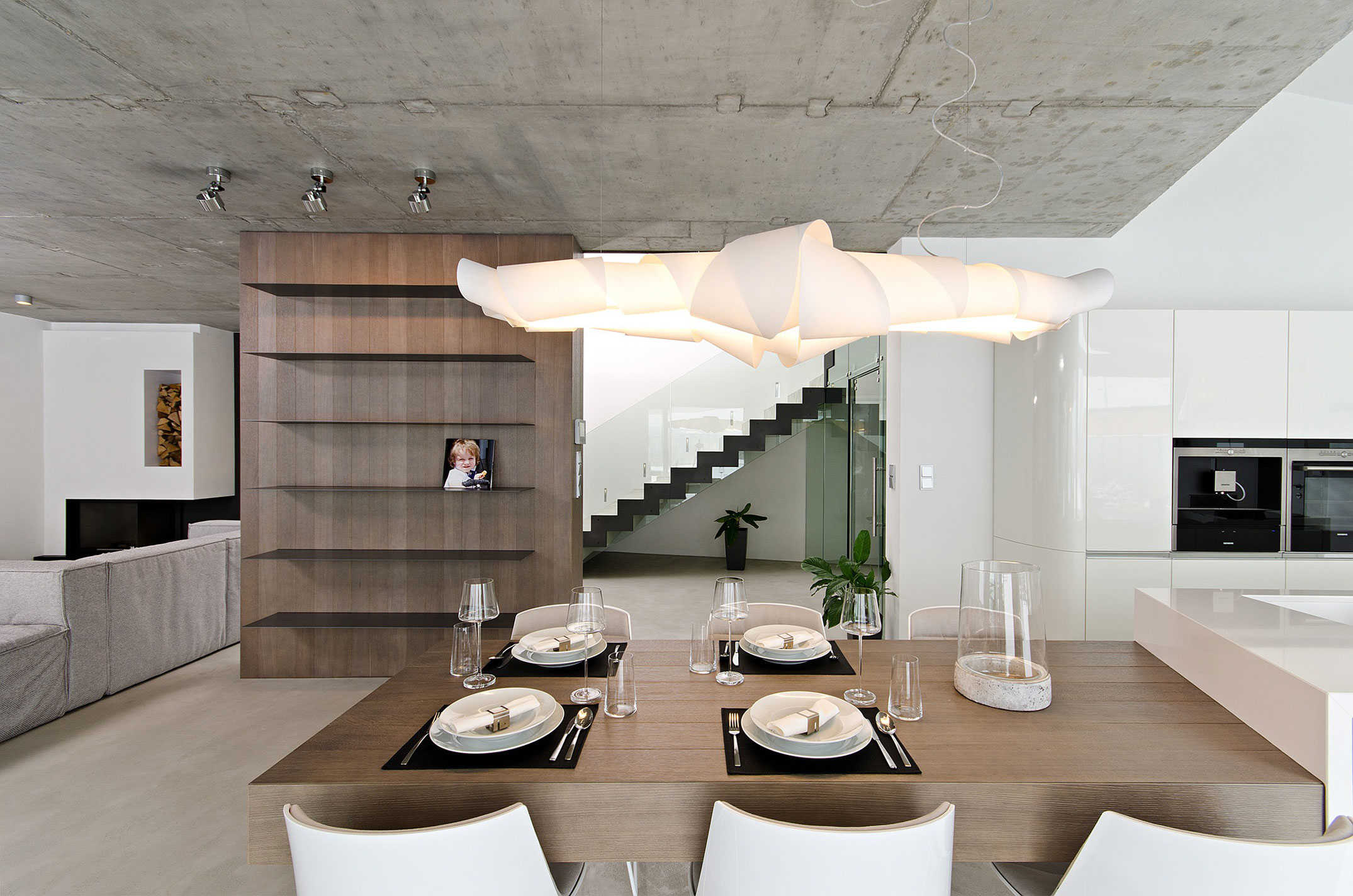 style de plafond avec du mortier de béton dans la chambre