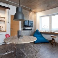 décoration du plafond avec une solution de béton dans la photo de la maison