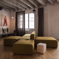 conception de plafond avec du béton dans la photo de l'appartement