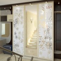 la conception des armoires dans le salon de MDF photo