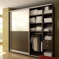 photo intérieure de garde-robe de chambre à coucher en bois