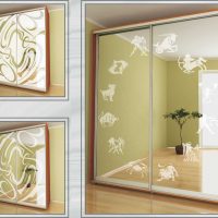 armoire de style dans le couloir de bois photo
