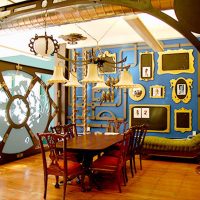 conception de corridor de style steampunk avec photo de parquet en bois