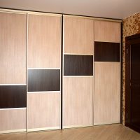 conception d'une armoire dans le couloir de mdf photo