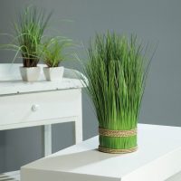 photo de fleurs artificielles à l'intérieur de l'appartement