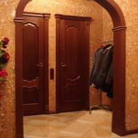 arceau de lumière à l'intérieur de l'image du couloir