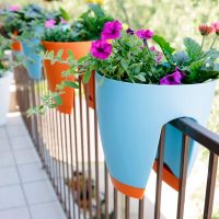 fleurs chic sur le balcon sur la photo de conception de linteaux