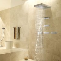 hermoso interior de un baño con ducha en colores brillantes photo