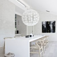 belle conception de couloir dans les tons blancs