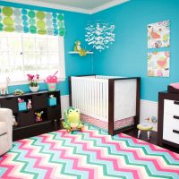 design inhabituel du couloir en photo couleur turquoise