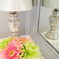 décor de printemps lumineux dans la photo intérieure de la chambre