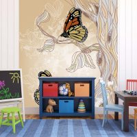 beaux papillons dans le décor d’une photo d’enfant