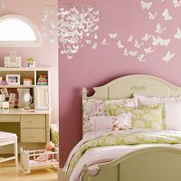 beaux papillons dans le style de l'image de la pièce