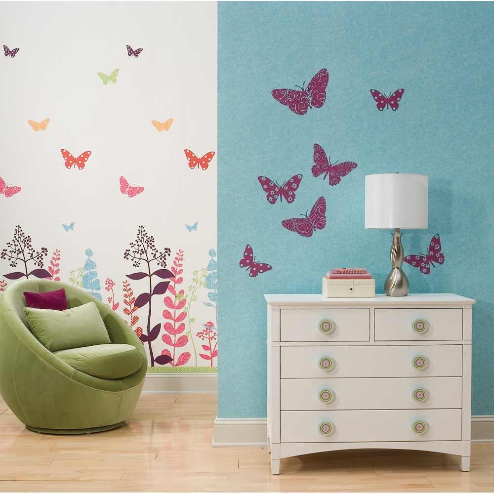 papillons inhabituels à l'intérieur du couloir