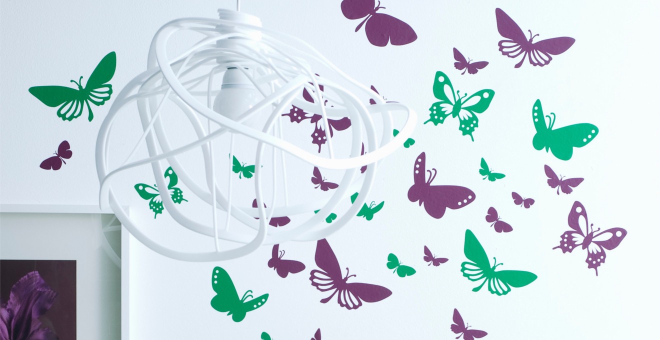 beaux papillons dans le style de la pépinière