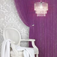 rideaux de fil inhabituels à l'intérieur de la photo du couloir
