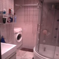 baño de estilo claro con ducha en colores oscuros photo