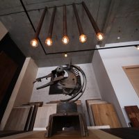 style de plafond avec du béton dans la photo de la chambre