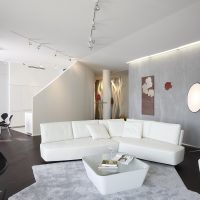 conception du plafond avec une solution de béton dans la photo de la chambre