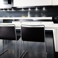beau design du salon en photo couleur noir et blanc