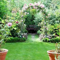 bel aménagement paysager d'une maison d'été à l'anglaise avec photo de fleurs