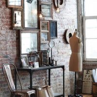 intérieur d'appartement de style steampunk avec parquet en bois photo