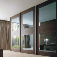 meuble d'angle de style dans le salon en bois photo