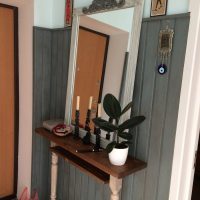 Décoration de clins dans un intérieur lumineux d'une maison en MDF