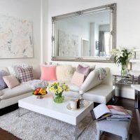 sofá blanco en el diseño de la imagen de la habitación