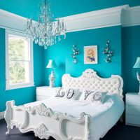 décor lumineux de l'appartement en photo couleur turquoise