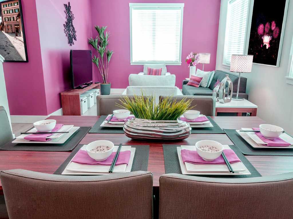 conception de couloir de lumière en fuchsia