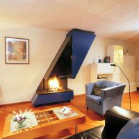 cheminée à double face dans la photo de la chambre