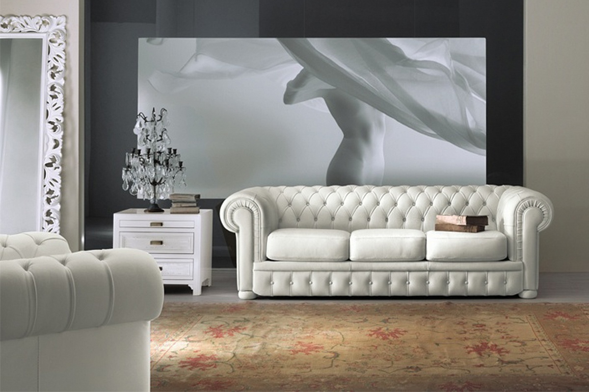 sofá blanco al estilo del apartamento