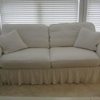 sofá blanco en el interior de la imagen del pasillo