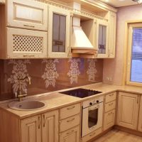 design de cuisine beige brillant dans une image de style haute technologie