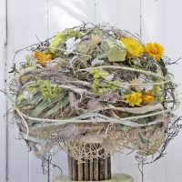 beau décor de printemps à l'intérieur du couloir
