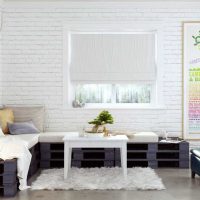murs blancs à l'intérieur de l'appartement dans le style du minimalisme photo