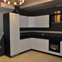 grand réfrigérateur dans le décor de la cuisine en couleur beige