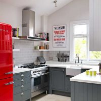 combinaison de rouge avec d'autres couleurs dans le décor de l'appartement photo