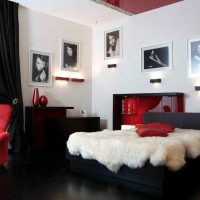 combinaison de rouge avec d'autres couleurs dans le décor du couloir picture