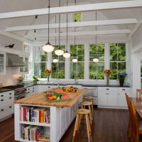 intérieur clair de la cuisine de luxe dans l'image de style moderne