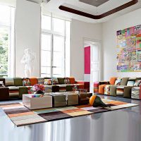 intérieur lumineux de la chambre à la manière d'une image avant-gardiste